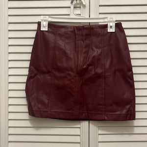 tinseltown burgandy leather skirt
